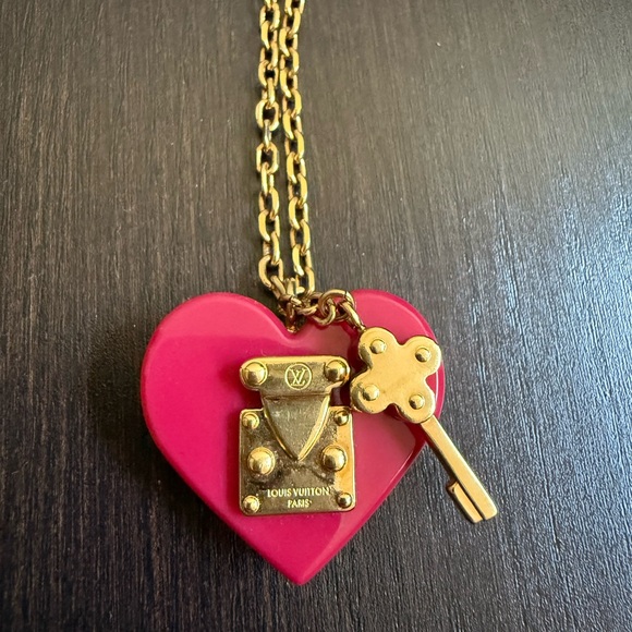 Louis Vuitton Pendentif Lock Me Pendant Necklace - Picture 7 of 11